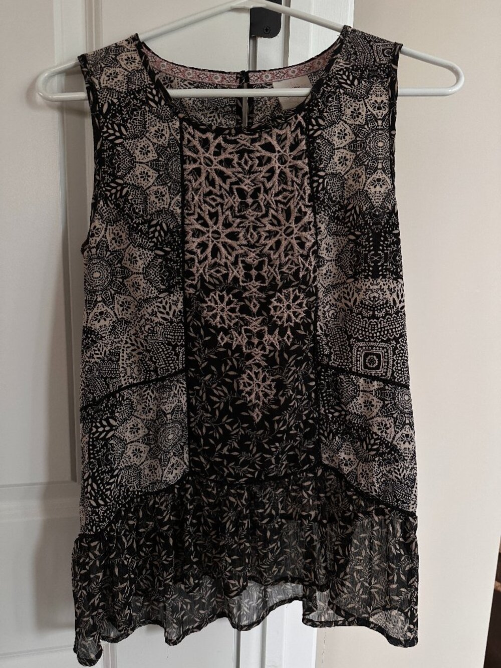 Knox Rose Boho Black and Tan Sleeveless Blouse